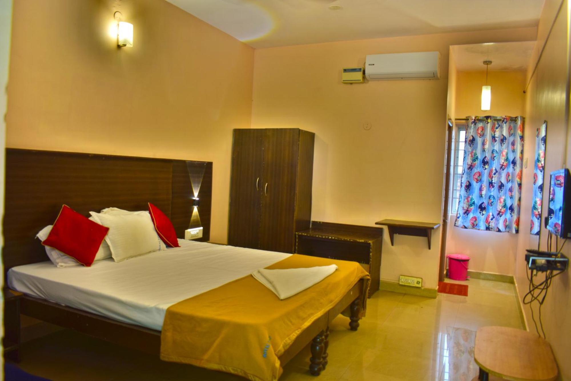 Jains Royal Palace Resorts Yelagiri Exterior photo
