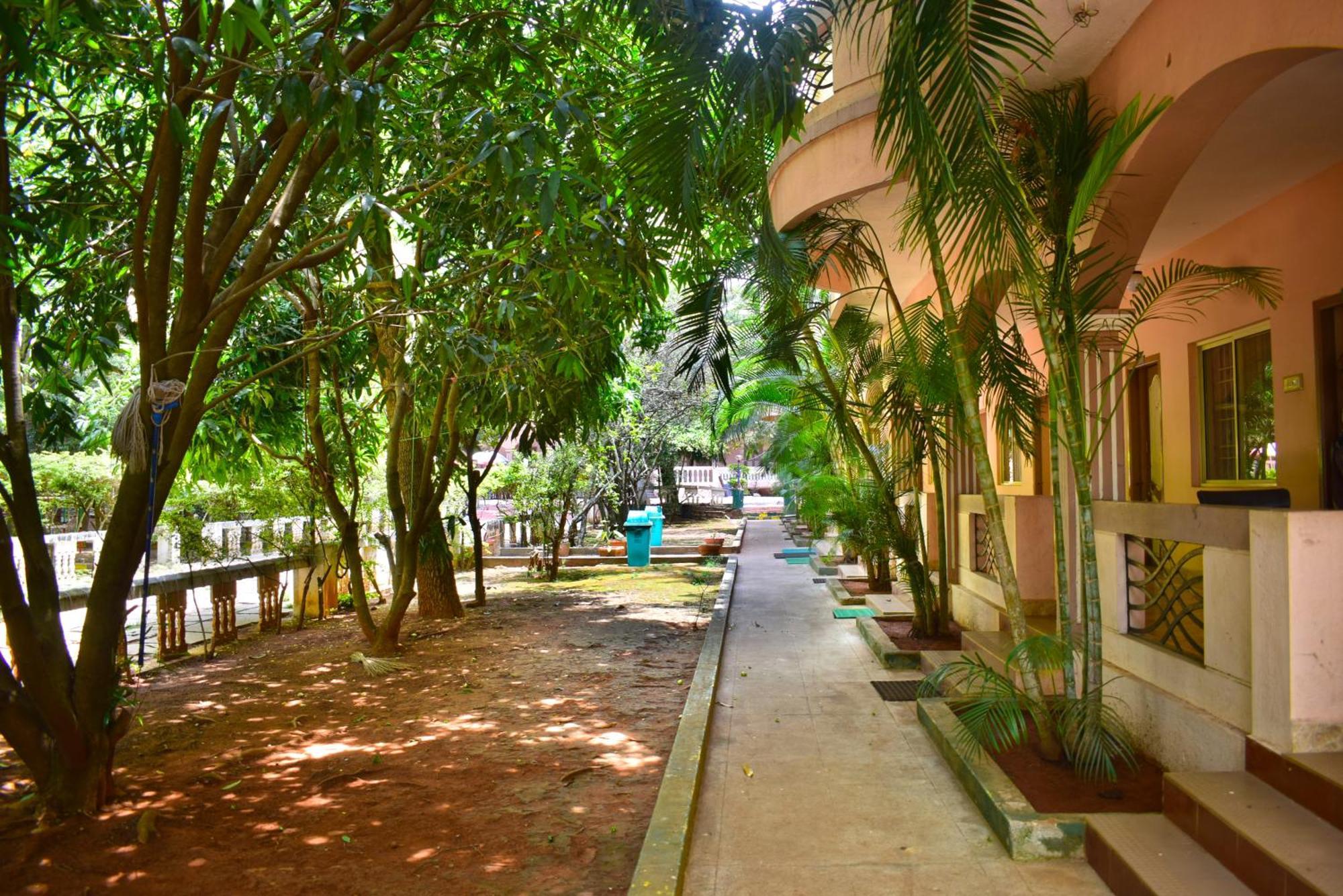 Jains Royal Palace Resorts Yelagiri Exterior photo
