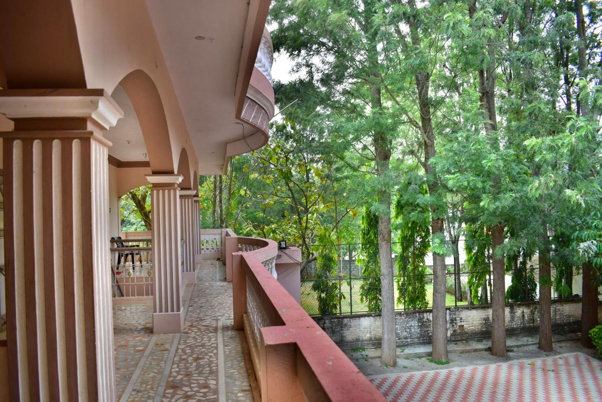 Jains Royal Palace Resorts Yelagiri Exterior photo