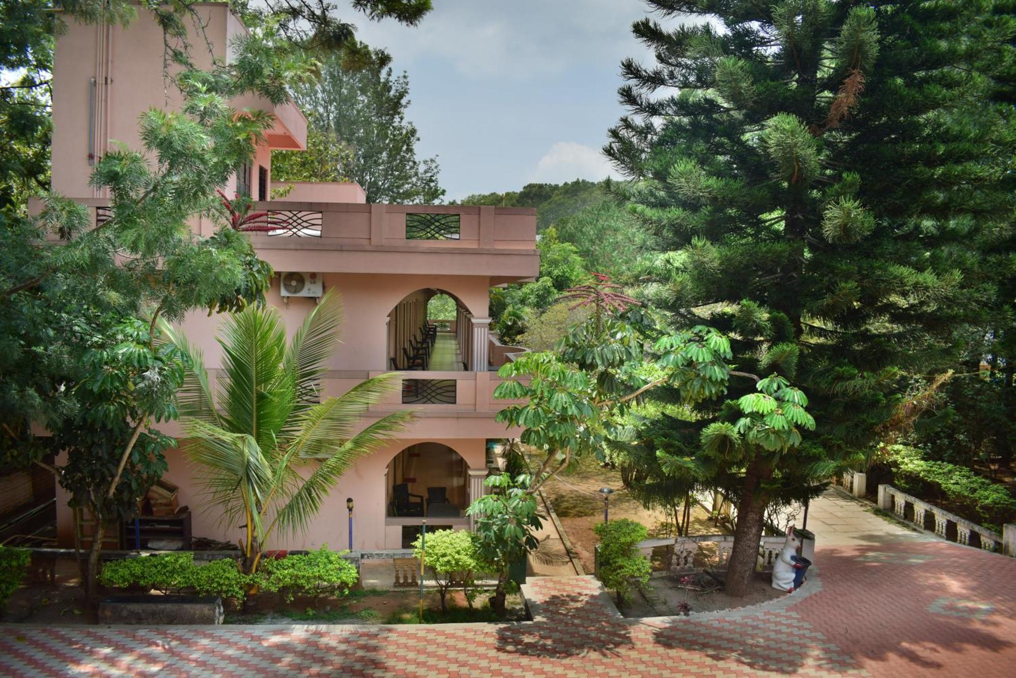 Jains Royal Palace Resorts Yelagiri Exterior photo