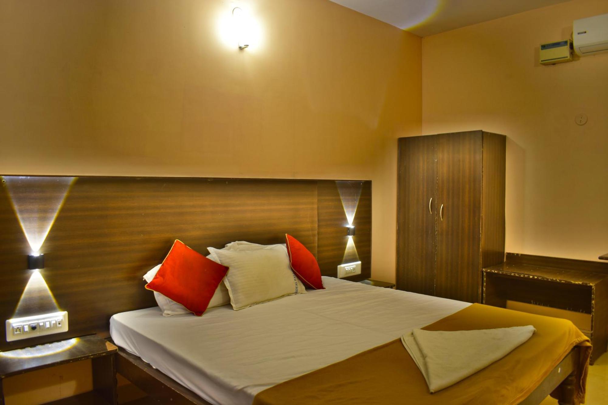 Jains Royal Palace Resorts Yelagiri Exterior photo